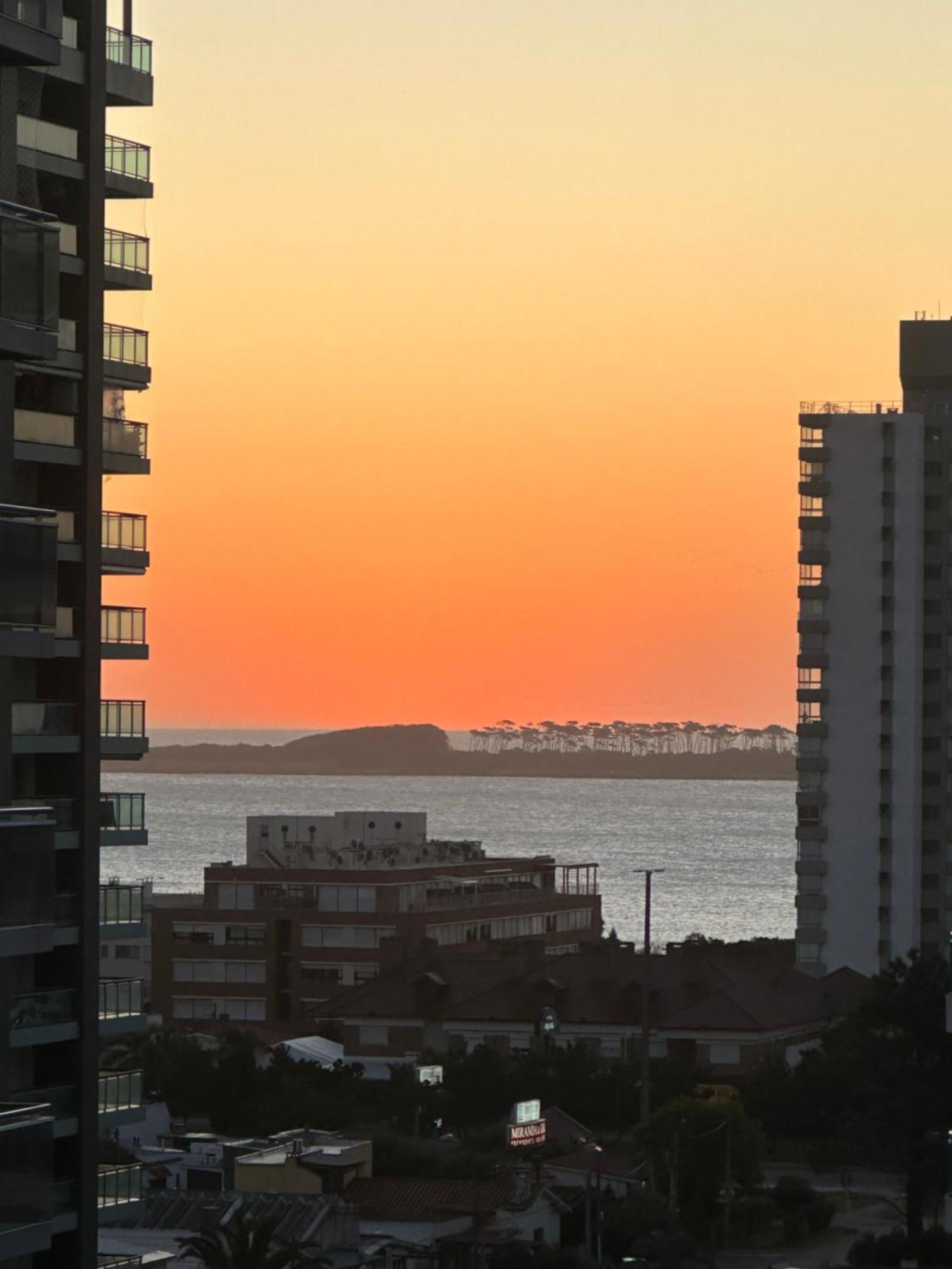 Hermoso Apartamento, Torre De Categoria Long Beach, En La Mejor Ubicacion De Пунта-дель-Эсте Экстерьер фото